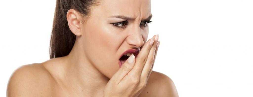 Причины появления и принцип избавления от неприятного запаха изо рта