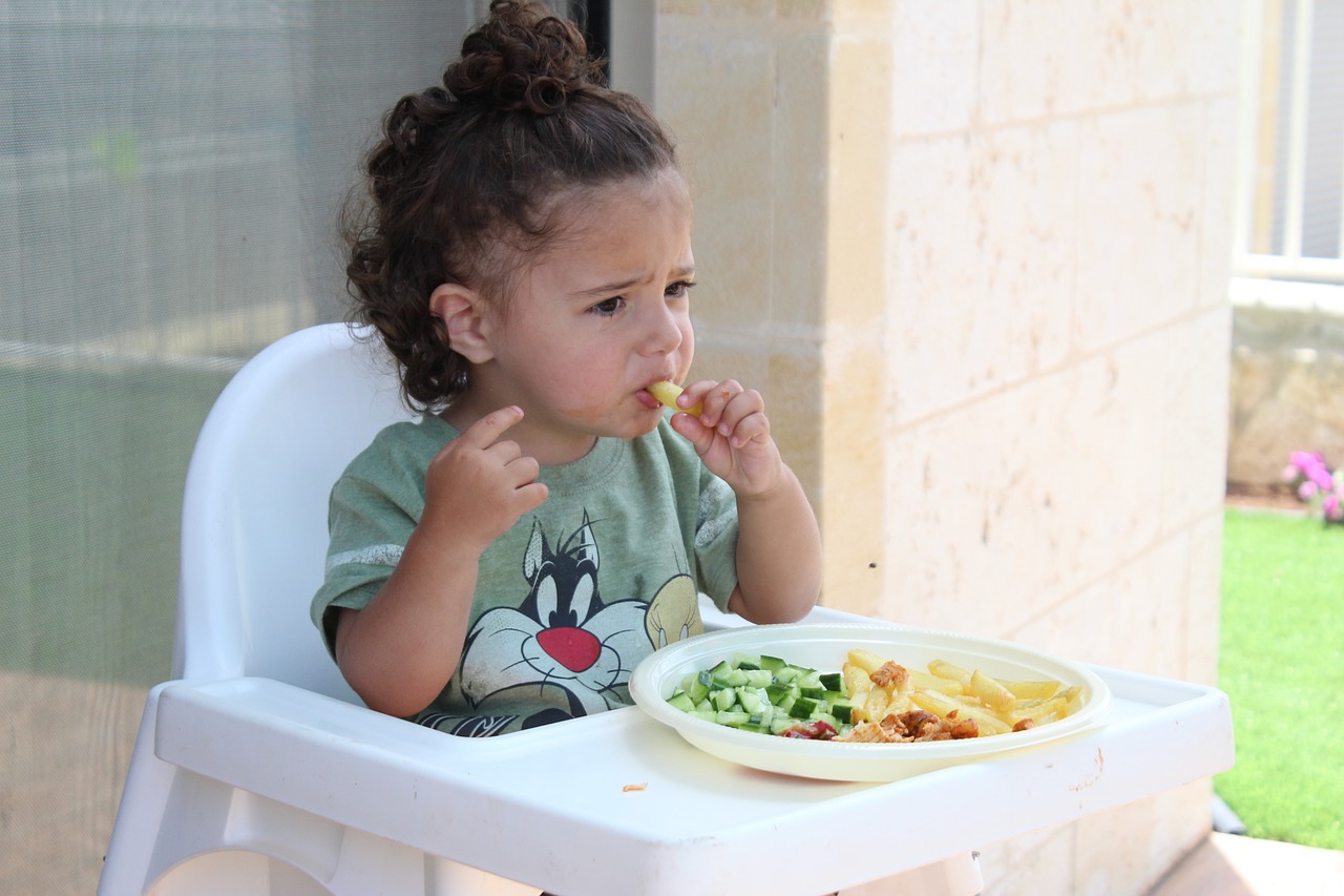Что делать, если ребенок мало ест?