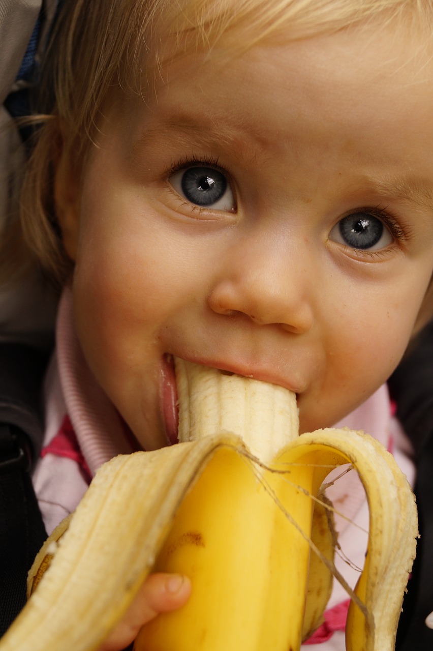Роль банана в жизни кормящей мамы и малыша