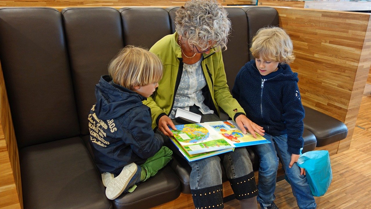 Как привить у ребенка интерес к чтению с первых лет жизни?