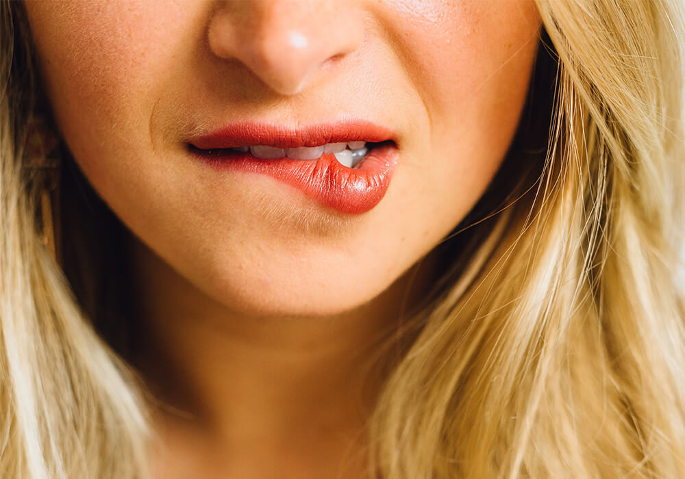 Как увеличить губы без помощи хирургов?