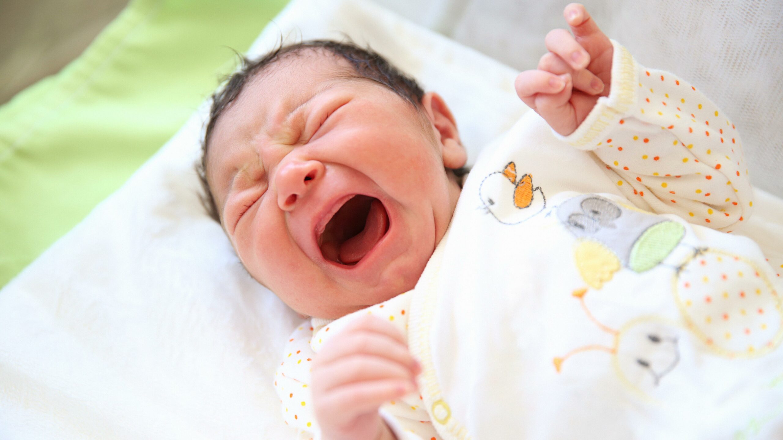 Как одевать малыша в первый месяц жизни?