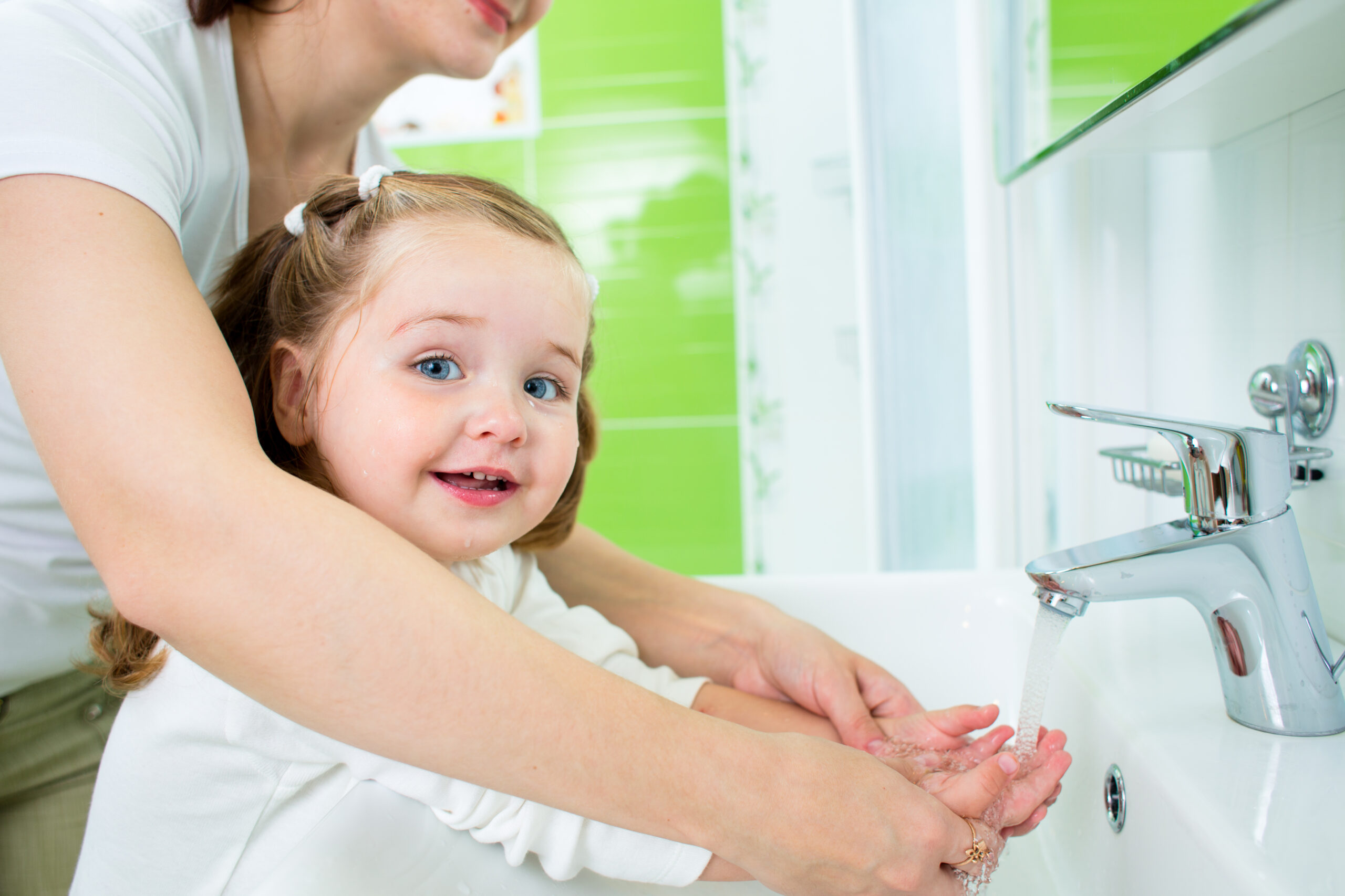 Как научить малыша мыть руки с мылом