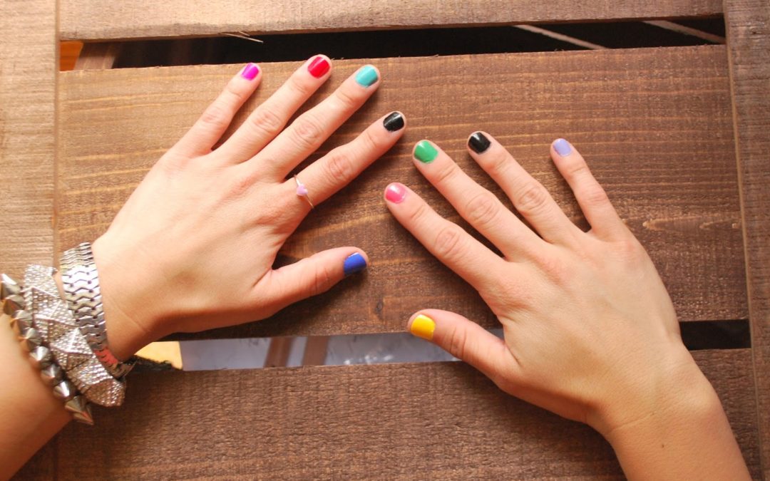 Как цвет лака для ногтей может сказать о характере женщины?