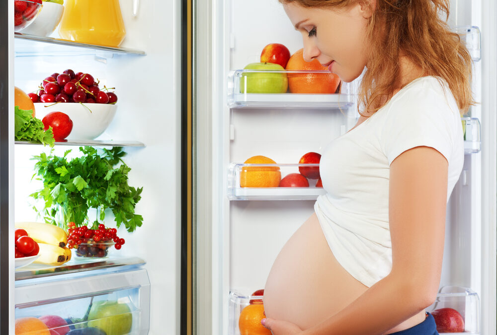 Какие витамины стоит принимать во время беременности?