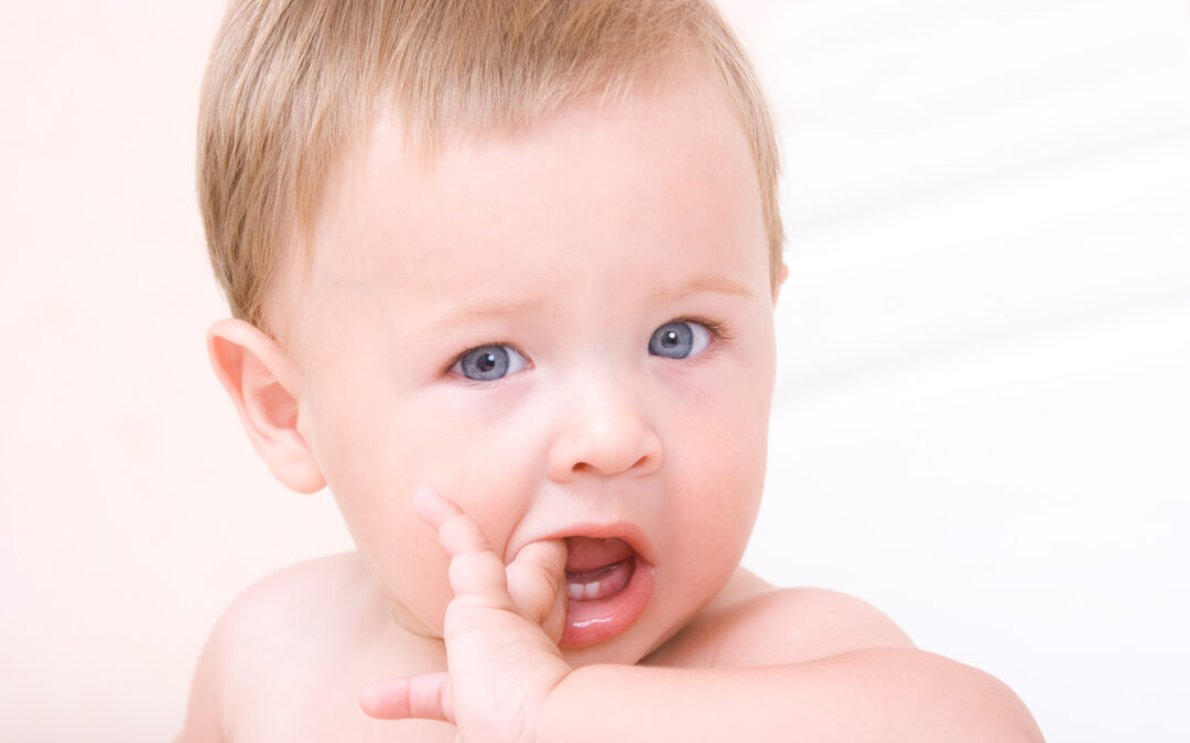 Что делать, если у ребенка режутся зубки?